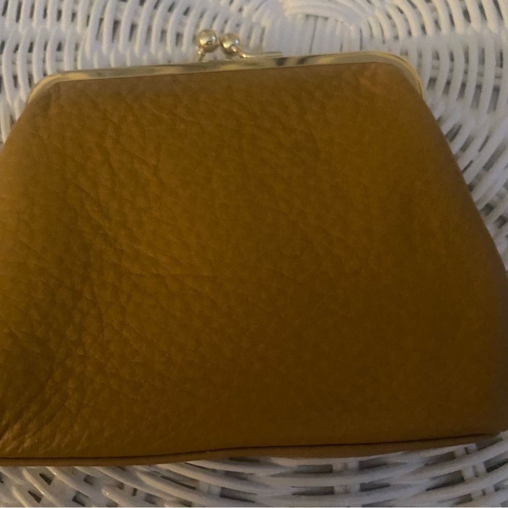 NWOT Dooney & Bourke Large Framed Kisslock Coin Purse Carmel - Picture 6 of 6